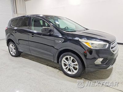 Czwarte zdjęcie samochodu z boku: 2017 FORD ESCAPE SE VIN:1FMCU0G96HUC96566 - miniatura
