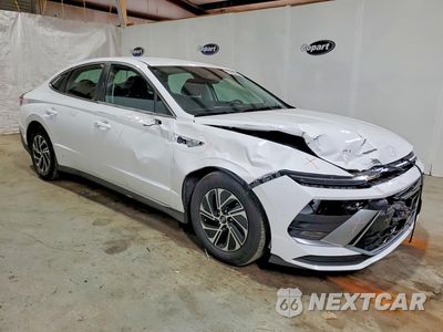 Czwarte zdjęcie samochodu z boku: 2026 HYUNDAI SONATA HYBRID BLUE VIN:KMHL24JJXTA180913 - miniatura