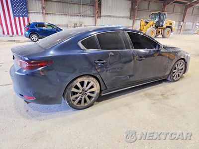 Trzecie zdjęcie samochodu z tyłu: 2021 MAZDA 3 SELECT VIN:JM1BPABLXM1319407 - miniatura
