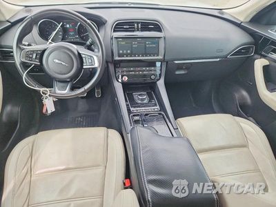 Zdjęcie 8 z 13 samochodu: 2019 JAGUAR F-PACE PRESTIGE VIN:SADCK2GX4KA390981 - miniatura