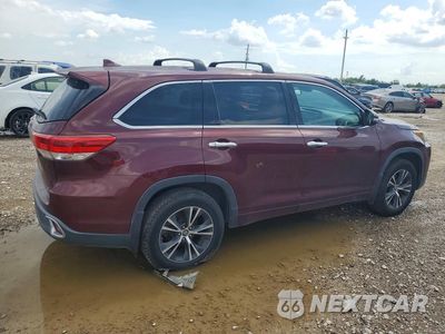 Trzecie zdjęcie samochodu z tyłu: 2017 TOYOTA HIGHLANDER LE PLUS VIN:5TDBZRFH7HS386201 - miniatura