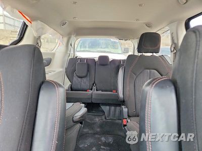 Zdjęcie 10 z 13 samochodu: 2020 CHRYSLER PACIFICA TOURING VIN:2C4RC1FG1LR238121 - miniatura