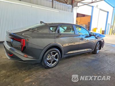 Trzecie zdjęcie samochodu z tyłu: 2025 KIA K4 LXS VIN:3KPFT4DEXSE185327 - miniatura