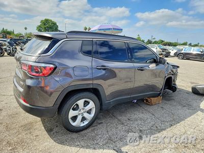 Trzecie zdjęcie samochodu z tyłu: 2019 JEEP COMPASS LATITUDE VIN:3C4NJCBB4KT750445 - miniatura