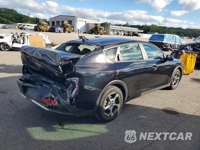 Trzecie zdjęcie samochodu z tyłu: 2026 KIA K4 LXS VIN:3KPFT4DE9TE255367 - miniatura