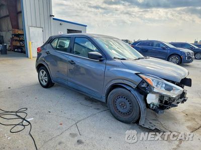 Czwarte zdjęcie samochodu z boku: 2020 NISSAN KICKS S VIN:3N1CP5BV8LL476327 - miniatura