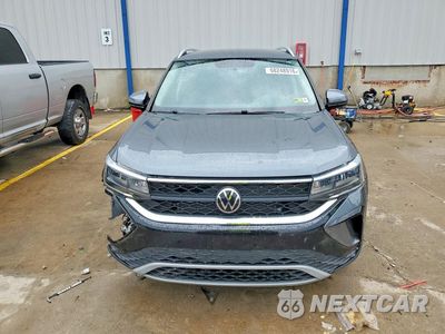 Piąte zdjęcie samochodu w środku: 2022 VOLKSWAGEN TAOS SE VIN:3VVWX7B28NM044749 - miniatura