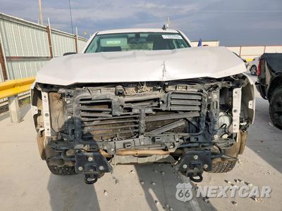 Piąte zdjęcie samochodu w środku: 2017 CHEVROLET SILVERADO K1500 LT VIN:3GCUKREC2HG304425 - miniatura