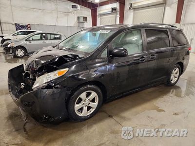 2014 TOYOTA SIENNA LE 5TDKK3DCXES472736 - główne zdjęcie licytacji z USA - miniatura