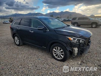 Czwarte zdjęcie samochodu z boku: 2016 KIA SORENTO LX V6 VIN:5XYPGDA56GG132177 - miniatura