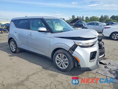 Czwarte zdjęcie samochodu z boku: 2020 KIA SOUL LX VIN:KNDJ23AU3L7004654 - miniatura