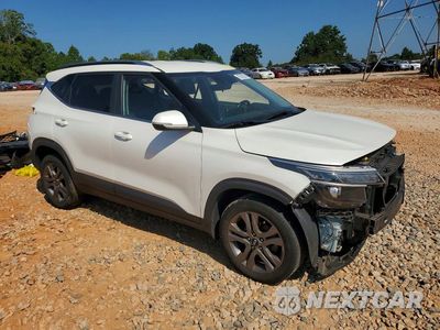 Czwarte zdjęcie samochodu z boku: 2021 KIA SELTOS S VIN:KNDEU2AA6M7161575 - miniatura