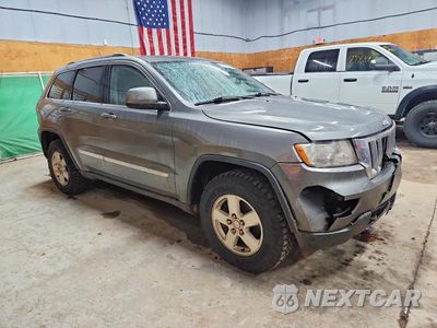 Czwarte zdjęcie samochodu z boku: 2012 JEEP GRAND CHEROKEE LAREDO VIN:1C4RJFAG7CC292882 - miniatura