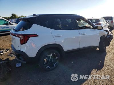 Trzecie zdjęcie samochodu z tyłu: 2025 KIA SELTOS S VIN:KNDEUCAAXS7807641 - miniatura
