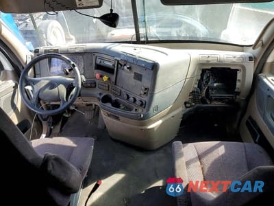 Zdjęcie 8 z 14 samochodu: 2017 FREIGHTLINER CASCADIA 125 SEMI TRUCK VIN:1FUJGLBG4HLHV6867 - miniatura