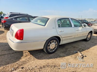 Trzecie zdjęcie samochodu z tyłu: 2006 LINCOLN TOWN CAR DESIGNER VIN:1LNHM83V46Y640635 - miniatura