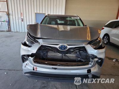 Piąte zdjęcie samochodu w środku: 2022 TOYOTA HIGHLANDER HYBRID XLE VIN:5TDGARAH9NS516771 - miniatura