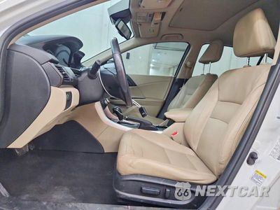 Zdjęcie 7 z 12 samochodu: 2014 HONDA ACCORD TOURING VIN:1HGCR3F9XEA007180 - miniatura