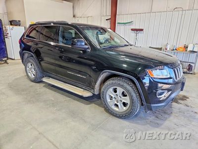 Czwarte zdjęcie samochodu z boku: 2014 JEEP GRAND CHEROKEE LAREDO VIN:1C4RJFAG1EC510284 - miniatura