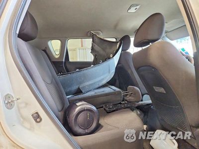Zdjęcie 10 z 12 samochodu: 2012 KIA SOUL BASE VIN:KNDJT2A5XC7385354 - miniatura