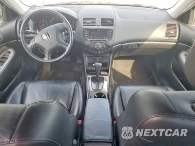 Zdjęcie 8 z 12 samochodu: 2005 HONDA ACCORD EX VIN:1HGCM66505A013017 - miniatura