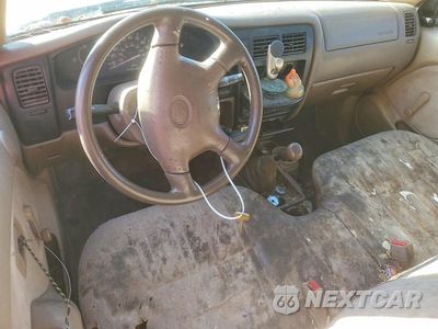 Zdjęcie 8 z 12 samochodu: 2001 TOYOTA TACOMA BASE VIN:5TENL42N51Z779801 - miniatura