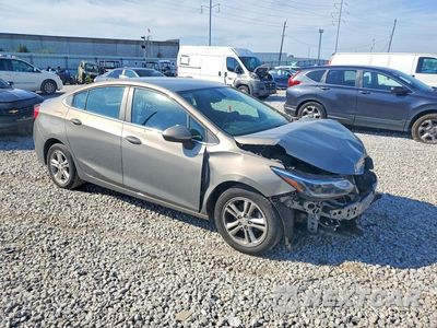 Czwarte zdjęcie samochodu z boku: 2018 CHEVROLET CRUZE LT VIN:1G1BE5SM8J7125692 - miniatura