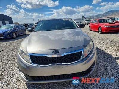 Piąte zdjęcie samochodu w środku: 2012 KIA OPTIMA SX VIN:5XXGR4A65CG011545 - miniatura
