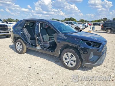 Czwarte zdjęcie samochodu z boku: 2020 TOYOTA RAV4 LE VIN:JTMH1RFV5LD043589 - miniatura