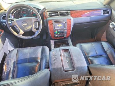 Zdjęcie 8 z 13 samochodu: 2013 CHEVROLET SUBURBAN C1500 LT VIN:1GNSCJE00DR354916 - miniatura