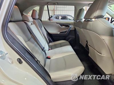 Zdjęcie 11 z 13 samochodu: 2019 TOYOTA RAV4 LIMITED VIN:JTMDWRFV1KJ013473 - miniatura