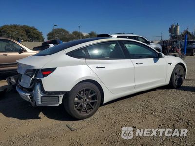 Trzecie zdjęcie samochodu z tyłu: 2023 TESLA MODEL 3 VIN:5YJ3E1EB2PF713184 - miniatura