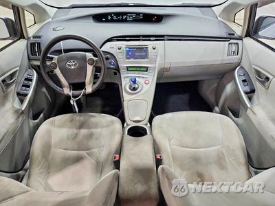 Zdjęcie 8 z 12 samochodu: 2015 TOYOTA PRIUS TWO VIN:JTDKN3DU1F0427477 - miniatura
