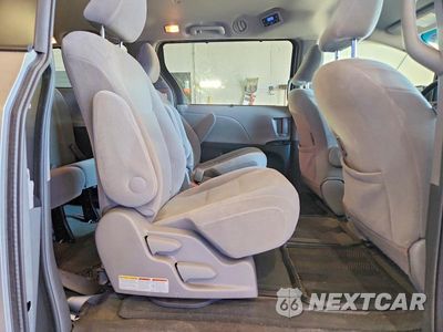 Zdjęcie 11 z 13 samochodu: 2015 TOYOTA SIENNA LE VIN:5TDJK3DC5FS100654 - miniatura