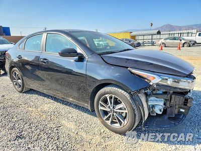 Czwarte zdjęcie samochodu z boku: 2022 KIA FORTE LXS VIN:3KPF24AD9NE499294 - miniatura