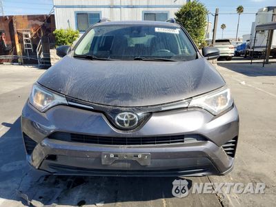 Piąte zdjęcie samochodu w środku: 2017 TOYOTA RAV4 LE VIN:JTMZFREV1HJ100743 - miniatura