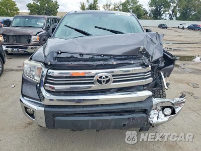 Piąte zdjęcie samochodu w środku: 2017 TOYOTA TUNDRA SR5 VIN:5TFDW5F1XHX614702 - miniatura