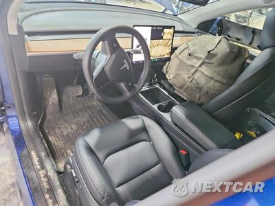 Zdjęcie 8 z 12 samochodu: 2025 TESLA MODEL Y VIN:7SAYGDEEXSA337905 - miniatura