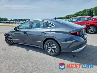 Drugie zdjęcie samochodu z przodu: 2026 HYUNDAI SONATA HYBRID BLUE VIN:KMHL24JJ0TA161139 - miniatura