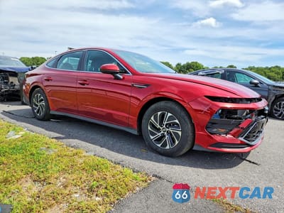Czwarte zdjęcie samochodu z boku: 2026 HYUNDAI SONATA HYBRID BLUE VIN:KMHL24JJ0TA170021 - miniatura
