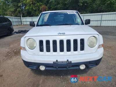 Piąte zdjęcie samochodu w środku: 2011 JEEP PATRIOT SPORT VIN:1J4NT1GA5BD196766 - miniatura
