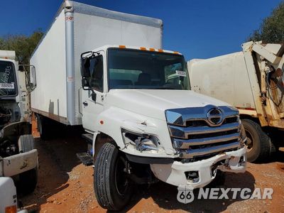 Czwarte zdjęcie samochodu z boku: 2026 HINO L6 BOX TRUCK VIN:5PVNJ7DV4T5T51308 - miniatura