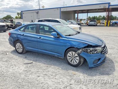 Czwarte zdjęcie samochodu z boku: 2019 VOLKSWAGEN JETTA S VIN:3VWCB7BU0KM180075 - miniatura