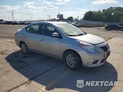 Czwarte zdjęcie samochodu z boku: 2013 NISSAN VERSA 1.6 S VIN:3N1CN7AP0DL847938 - miniatura