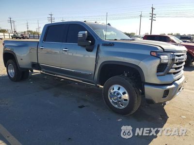 Czwarte zdjęcie samochodu z boku: 2024 CHEVROLET SILVERADO K3500 HIGH COUNTRY VIN:1GC4YVEYXRF223016 - miniatura