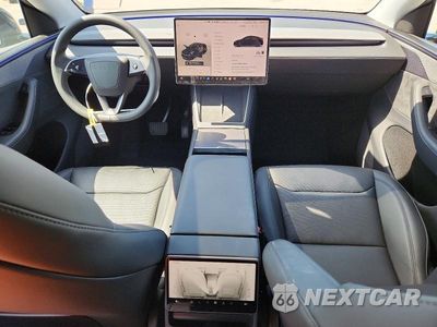 Zdjęcie 8 z 12 samochodu: 2026 TESLA MODEL Y VIN:7SAYGDED9TF395970 - miniatura
