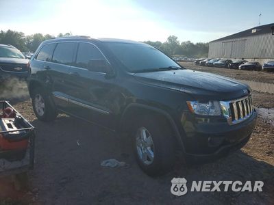 Czwarte zdjęcie samochodu z boku: 2012 JEEP GRAND CHEROKEE LAREDO VIN:1C4RJFAG8CC226423 - miniatura