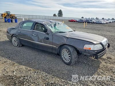 Czwarte zdjęcie samochodu z boku: 2005 LINCOLN TOWN CAR SIGNATURE VIN:1LNHM81W75Y617070 - miniatura