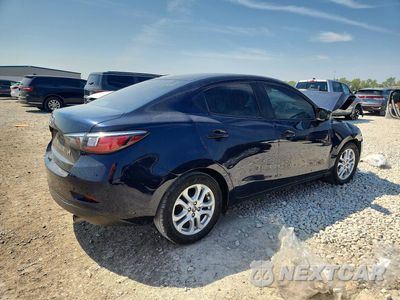 Trzecie zdjęcie samochodu z tyłu: 2016 SCION IA BASE VIN:3MYDLBZV8GY133304 - miniatura