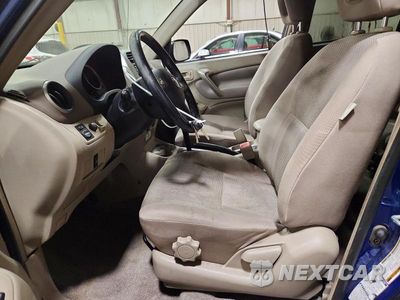 Zdjęcie 7 z 12 samochodu: 2005 TOYOTA RAV4 BASE VIN:JTEHD20V256024850 - miniatura